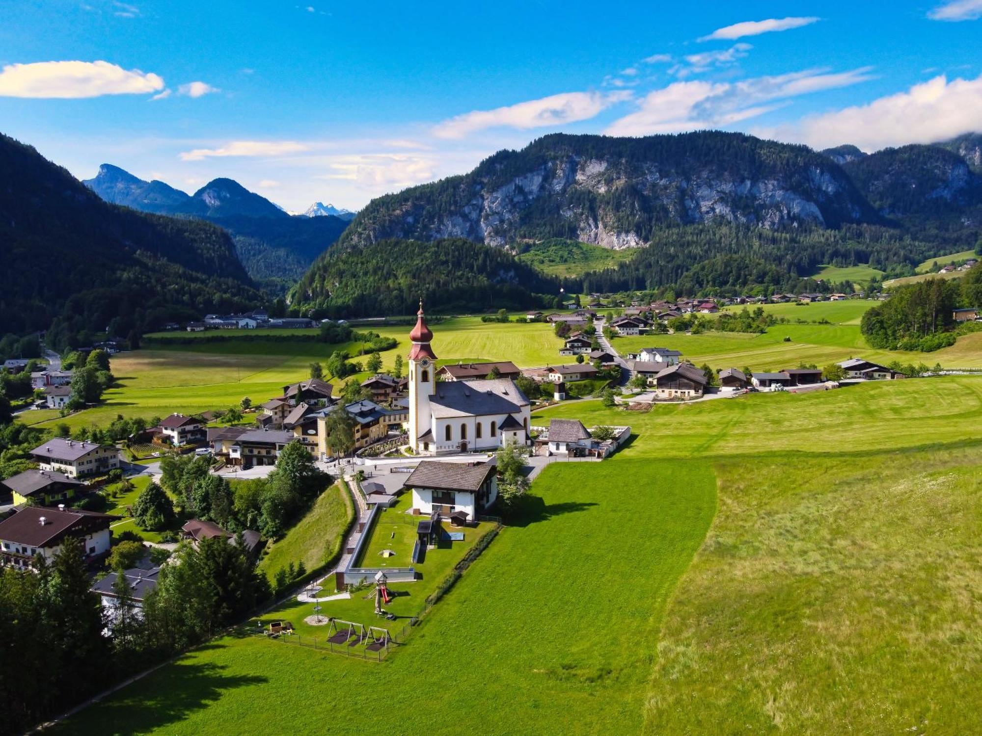Dorfcafe Unken Hotelpension Swirtshaus Im Dorf エクステリア 写真