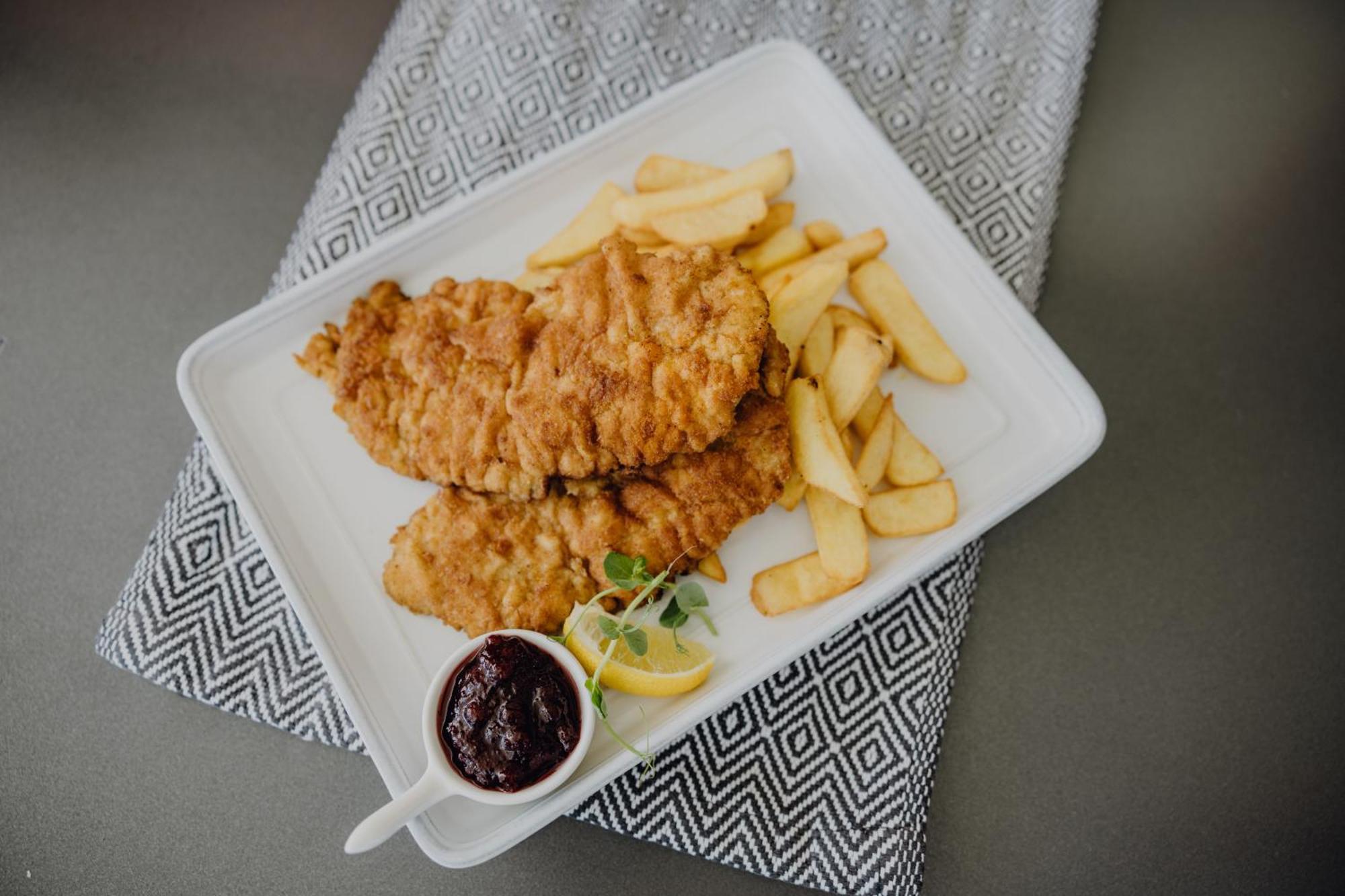 Dorfcafe Unken Hotelpension Swirtshaus Im Dorf エクステリア 写真